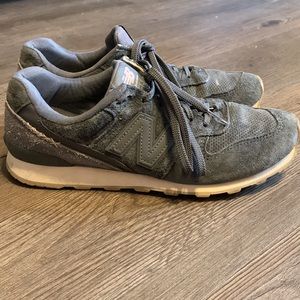 WOMEN’S NEW BALANCE 696 SNEAKERS/TENNIS SHOES